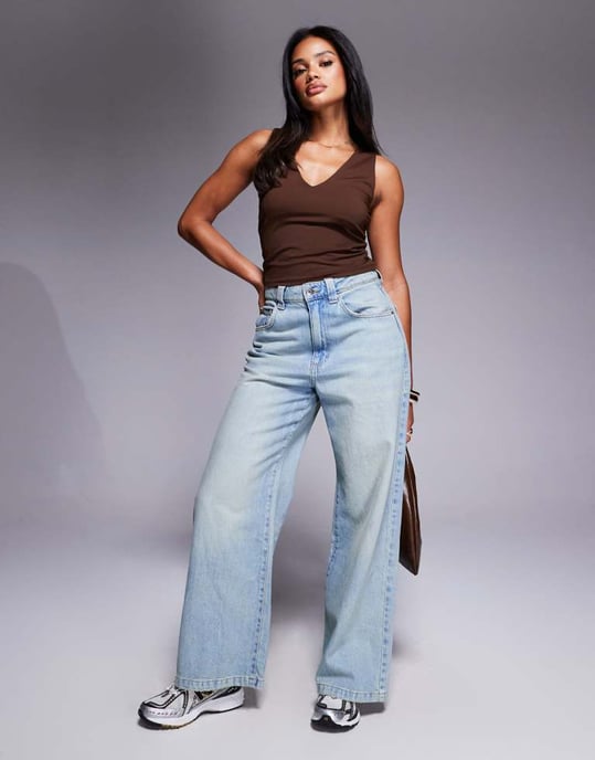 ASOS DESIGN polyamid djup V-hals topp i choklad - Image 2