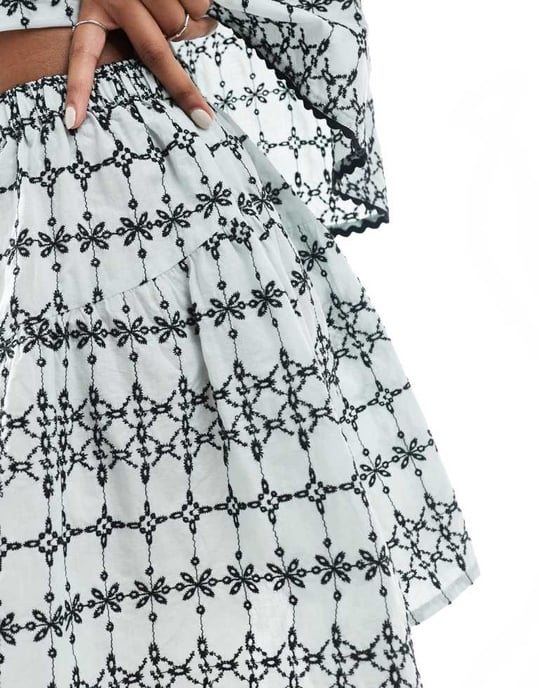 ASOS DESIGN koord frilly skorts i blå broderi - Image 3