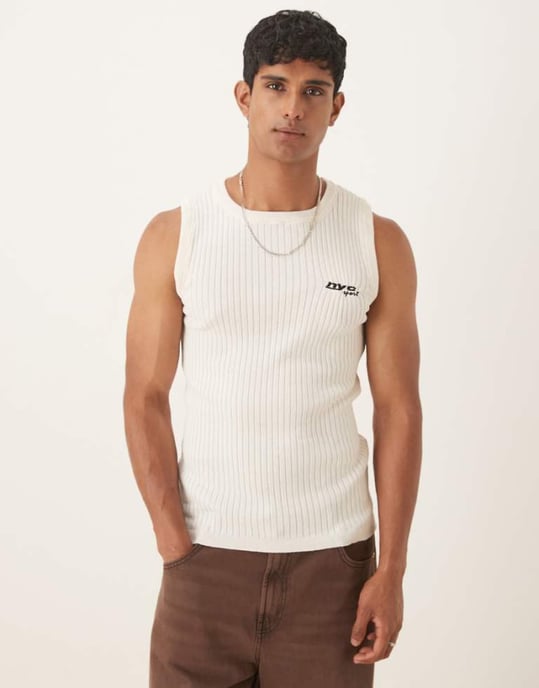 ASOS DESIGN muskulär passform ribbstickad väst i ecru - Image 1