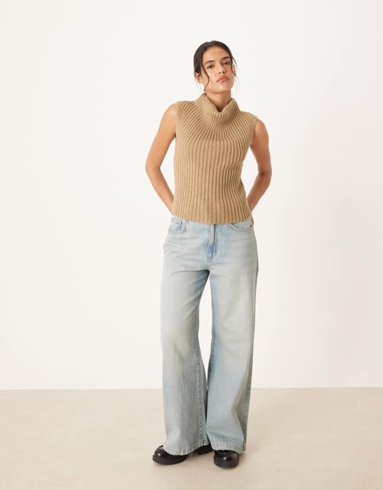 ASOS DESIGN stickad linnen med draperad halsringning i mocha - Image 3