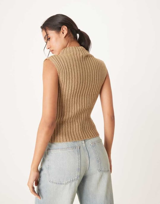 ASOS DESIGN stickad linnen med draperad halsringning i mocha - Image 4