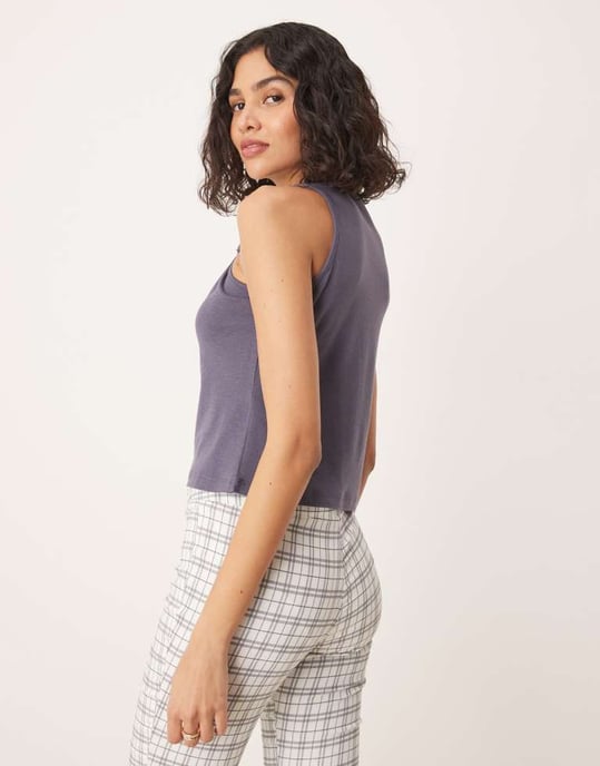 ASOS DESIGN tanktopp med vriddetalj i skiffergrå - Image 4