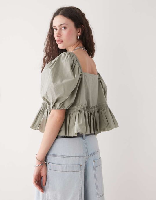 Monki puffärmad mjölkerska peplumblus i khaki - Image 4