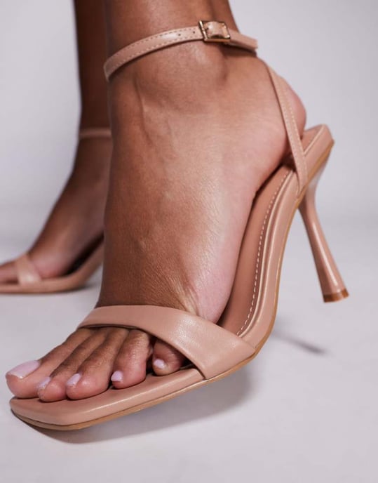 Simmi London Dola remsandaler med medelhög klack i beige - Image 3
