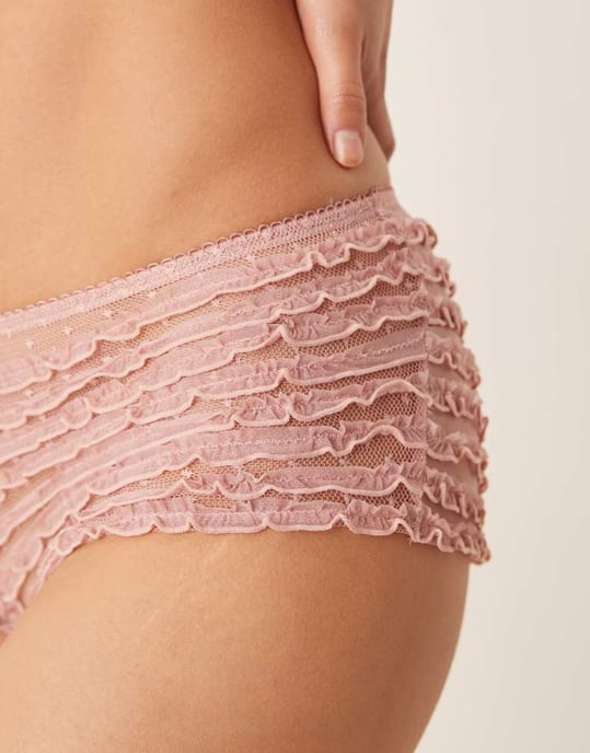 ASOS DESIGN Jessie prickig broderad volangmesh hipstershorts i dammrosa - Image 2