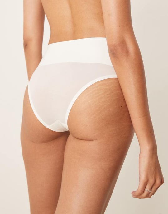SPANX supersmooth undetectable tanga i puder - Image 2