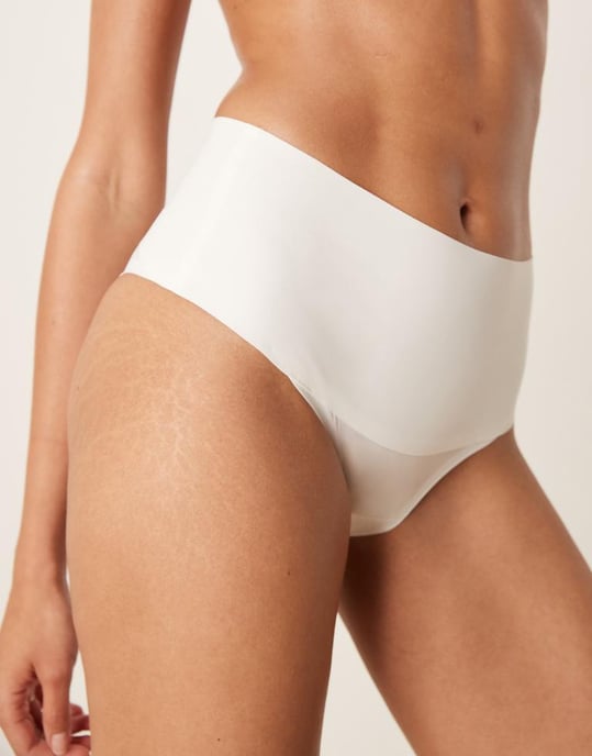 SPANX supersmooth undetectable tanga i puder - Image 3