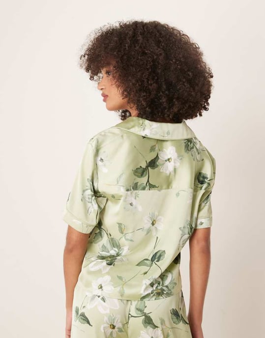 Abercrombie & Fitch kortärmad knäppning pyjamaströja i grön blommig koordinat - Image 3