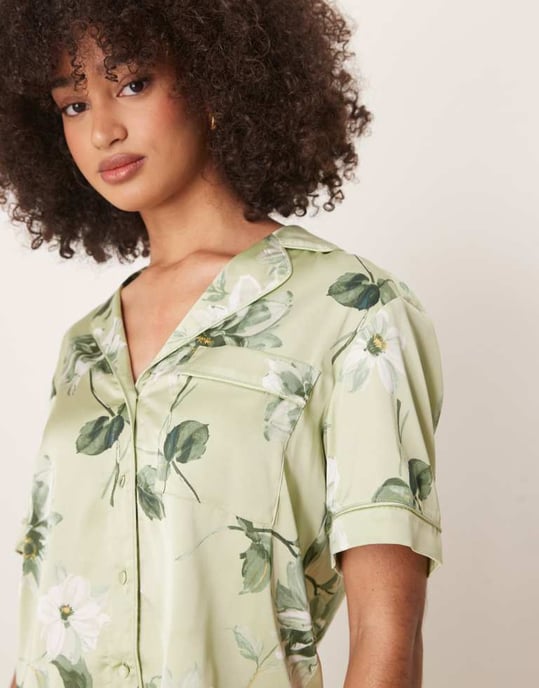 Abercrombie & Fitch kortärmad knäppning pyjamaströja i grön blommig koordinat - Image 4