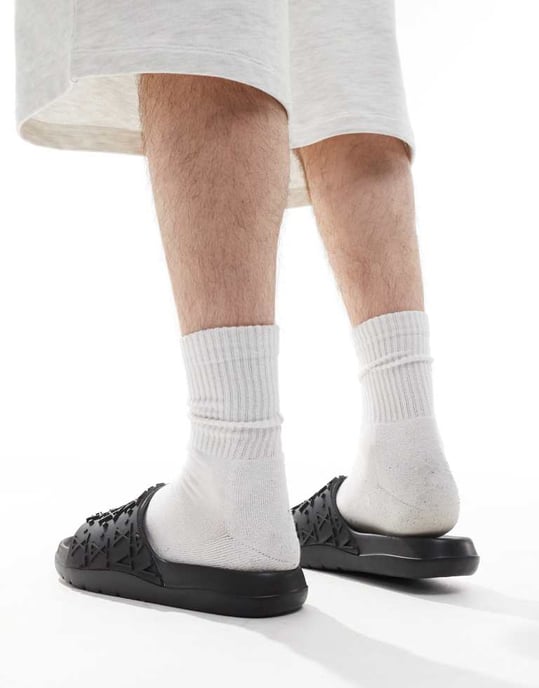 ASOS DESIGN sandaler i svart med präglade romerska siffror - Image 3