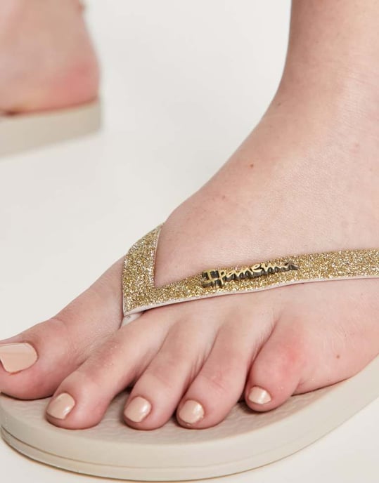 Ipanema anatomica tan flip flops in gold - Image 4