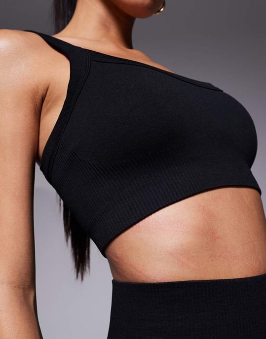 4505 sculpting seamless medium support sports bra in black - Image 2