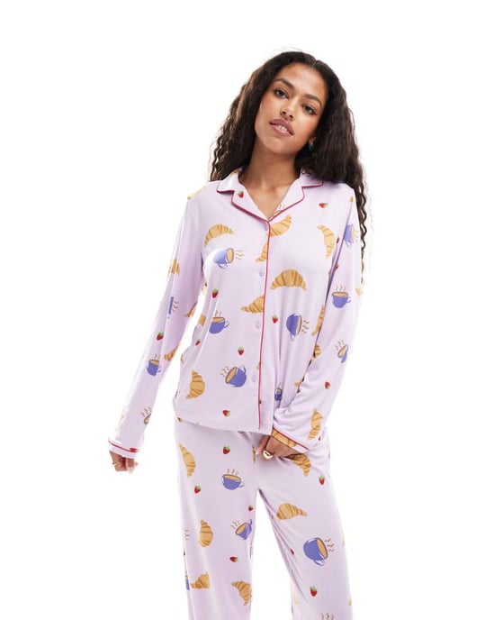Urban Threads långärmad pyjamasuppsättning med revers och frukosttryck i lila - Image 2