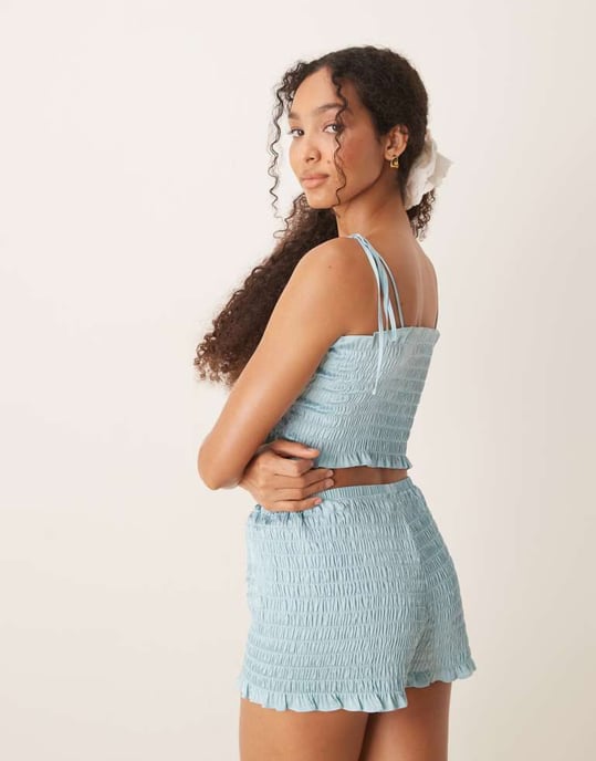 ASOS DESIGN Sattentexturerad kort cami och kort pyjamasset i aqua blå - Image 4