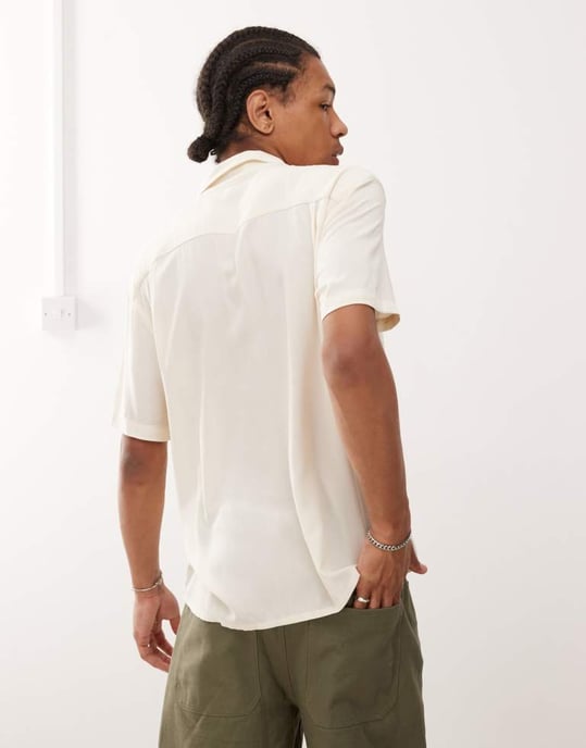 Reclaimed Vintage short sleeve boxy revere shirt in ecru viscose - Image 2