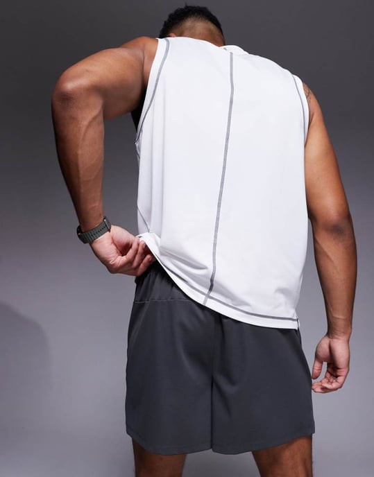 4505 Heavy Lifting graphic training shorts with zip pockets in graphite - Image 4