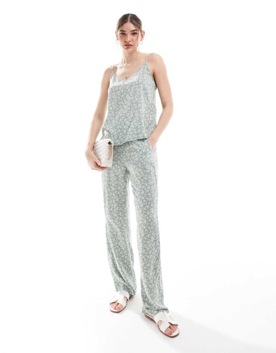 Vero Moda v neck cami top co-ord in sage floral - Image 2
