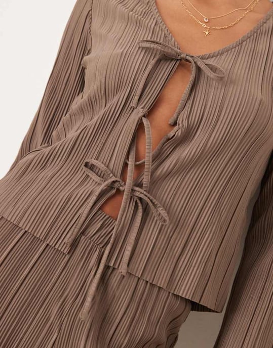 JDY Tall tie front plisse top co-ord in brown - Image 4