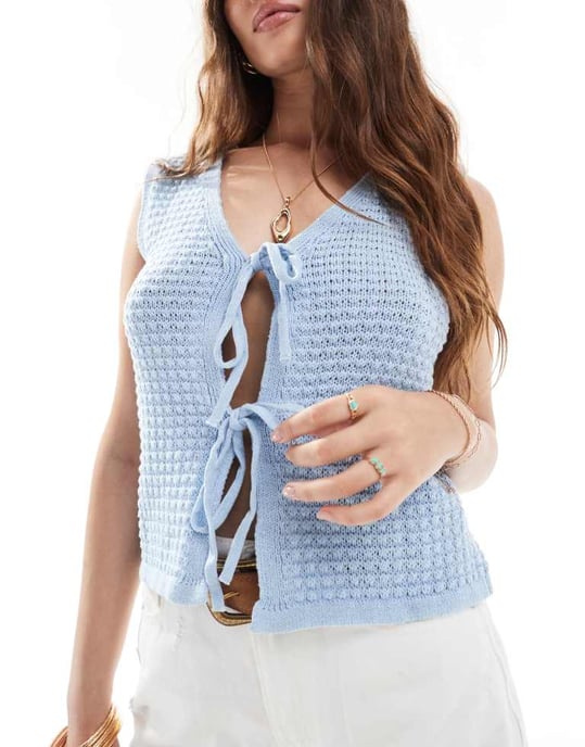 Vero Moda virkad knutfronttop i mjuk blå - Image 2