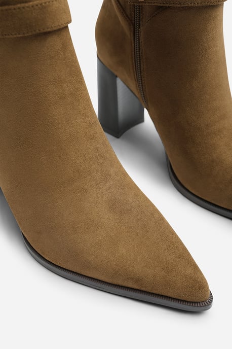 Where's That From Womens Winona Knot Trim Detail Knee High Boots - Image 5