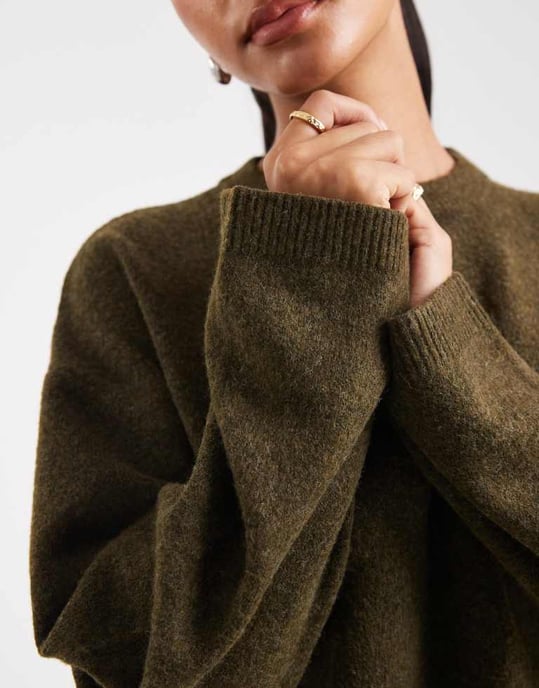 ASOS DESIGN avslappnad rundhalsad tröja i olivgrön - Image 3