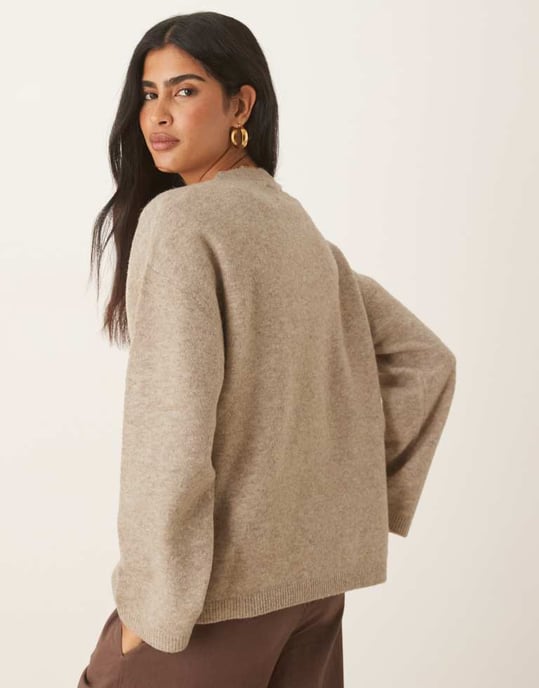 ASOS DESIGN avslappnad rundhalsad tröja i havre - Image 4
