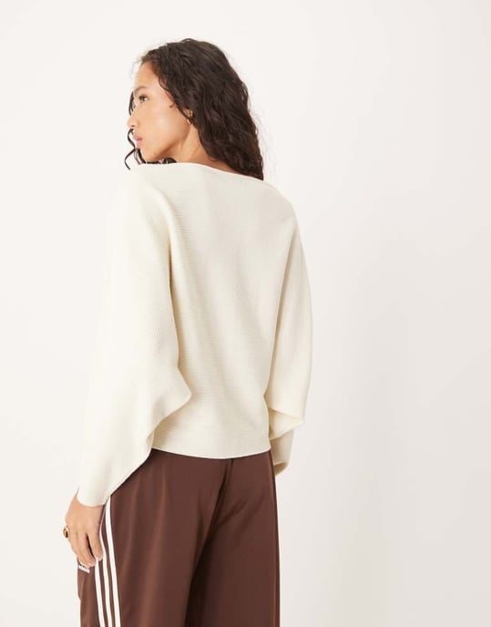 ASOS DESIGN stickad supersoft batwing jumper i ecru - Image 2