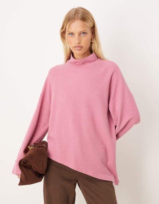 ASOS DESIGN Supersoft asymmetrisk jumper med vikbar ärm i rosa - ROSA - Image 1