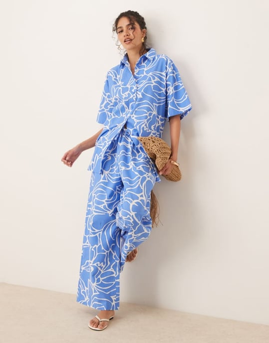 ASOS DESIGN linne skjorta i blå abstrakt mönster - Image 2