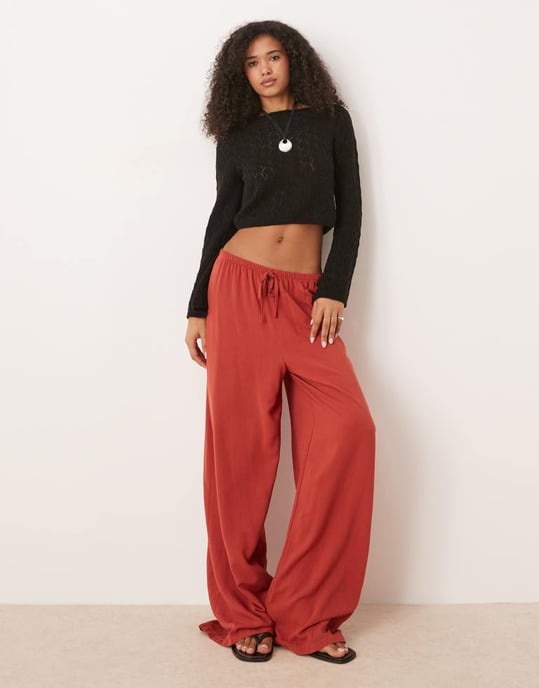 ASOS DESIGN stickad topp med utsvängda ärmar i sömdetalj i svart - Image 3