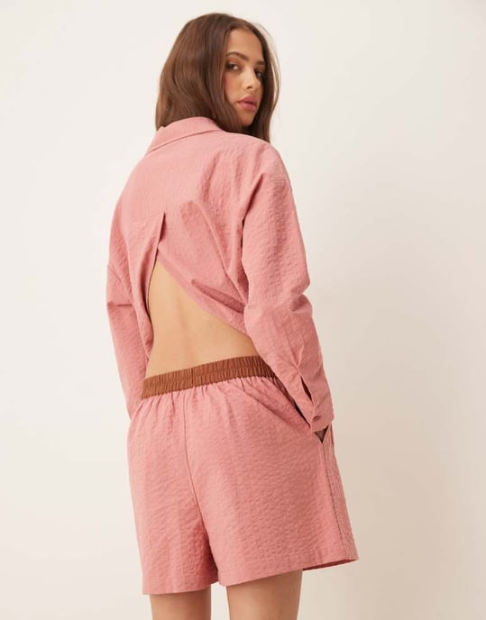 ASOS DESIGN seersucker boxershorts med kontrasterande midjeband i rosarandig - Image 2