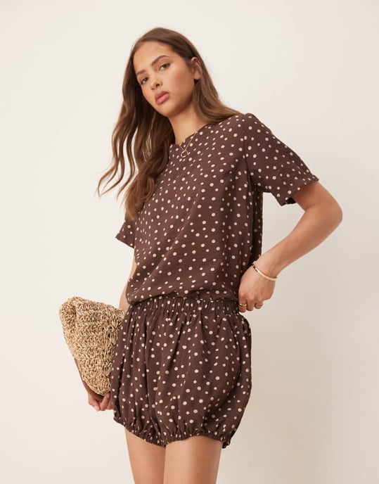 ASOS DESIGN bloomer shorts set i brunt prickigt mönster - BRUN - Image 3