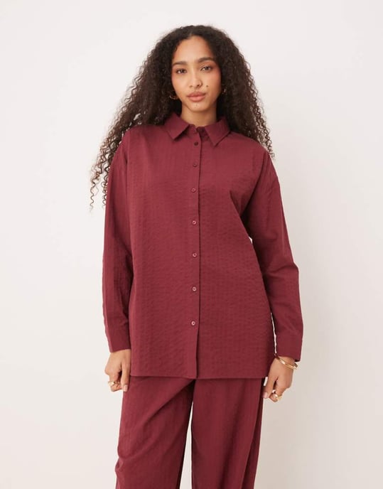 ASOS DESIGN seersucker knyt bak randig skjorta co-ord i vinröd - Image 1