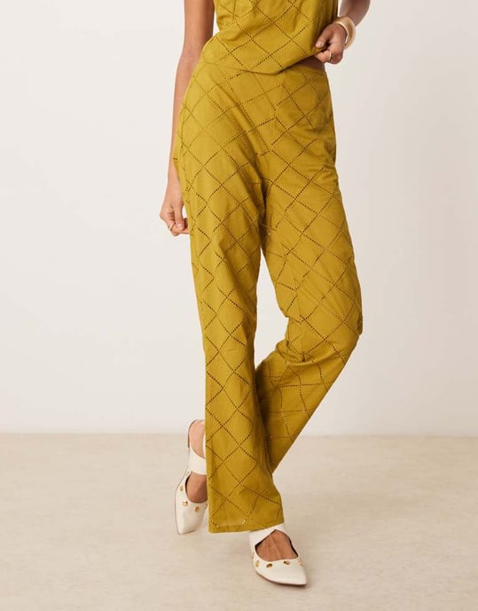 ASOS DESIGN raka byxor med matchande överdel och geometrisk utskärning i olivgrön - Image 2