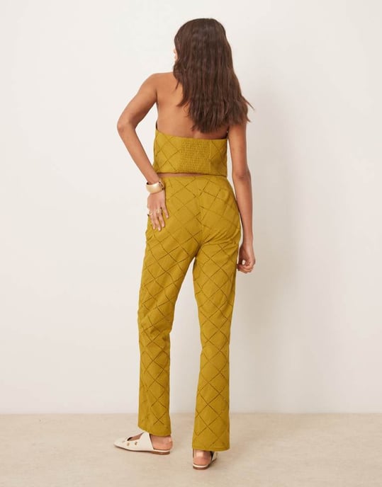 ASOS DESIGN raka byxor med matchande överdel och geometrisk utskärning i olivgrön - Image 4