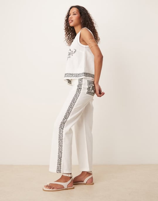 ASOS DESIGN raka byxor i monokrom broderi set - Image 1