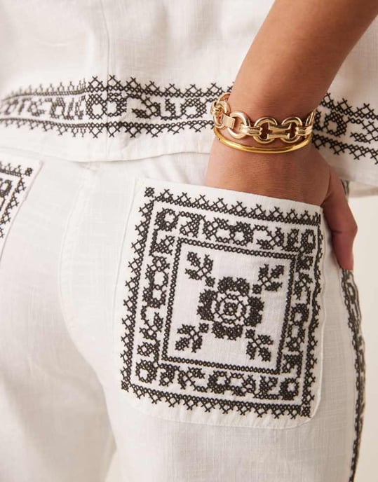ASOS DESIGN raka byxor i monokrom broderi set - Image 2