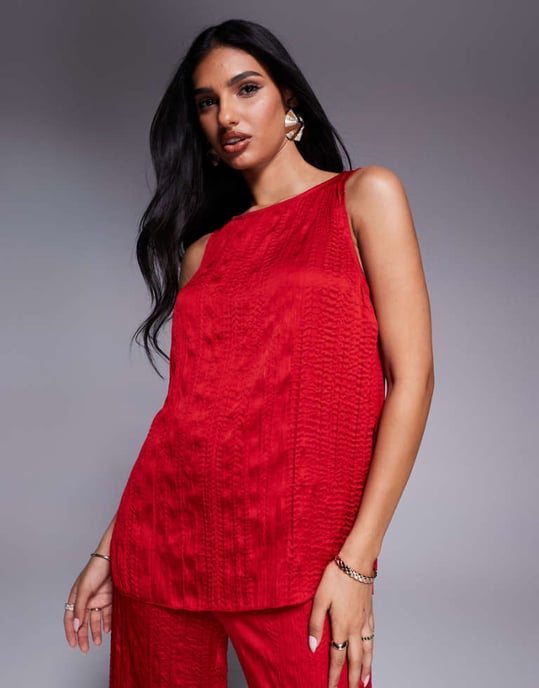 ASOS DESIGN krinklad satintopp med båturringning i körsbärsröd - Image 1