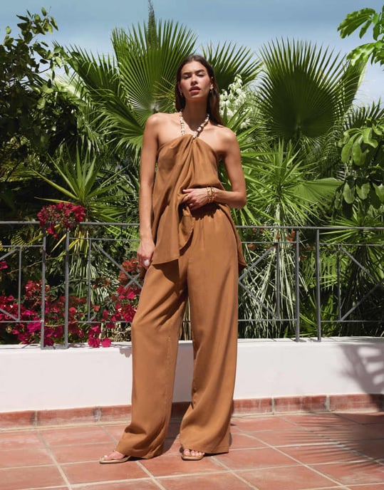 ASOS DESIGN supervid byxa i kamelfärg - Image 3