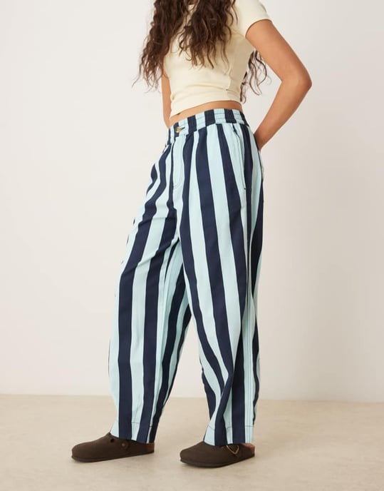 ASOS DESIGN byxor med rullad midja i marinblå stolstripe - Image 3