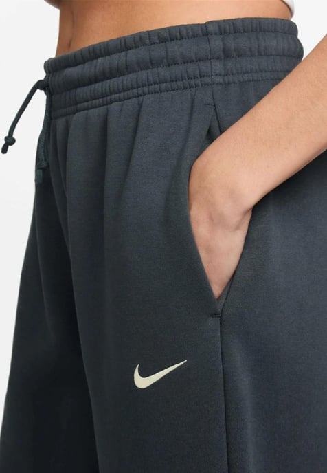 Nike Womens Phoenix Fleece Oversized Joggers in Black - Image 3