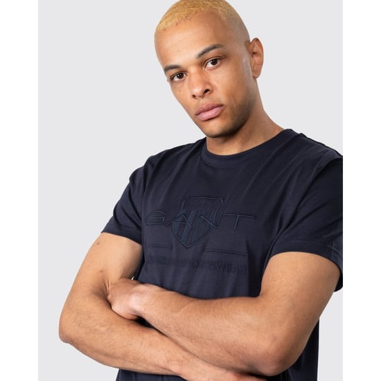 GANT D1. Tonal Archive Shield Men's T-Shirt - Image 5