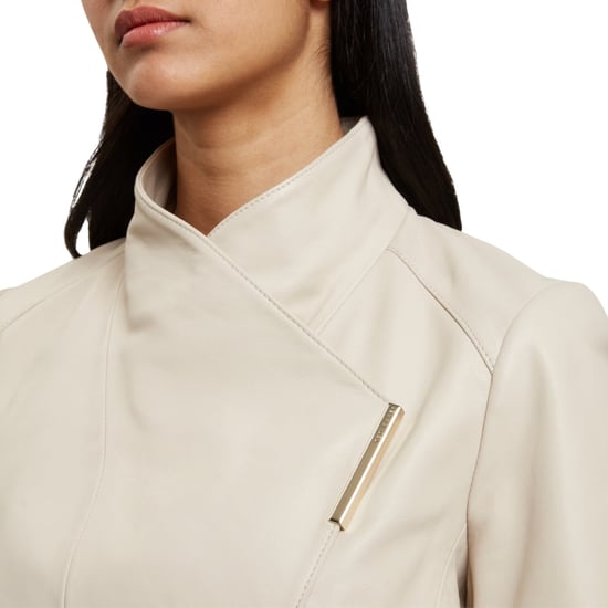 Ted Baker Riyoze Leren Cropped Wikkeljas In Ivoorkleur - Image 5