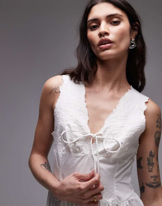 Topshop knyt framtill broderad midi-klänning i vitt - Image 2