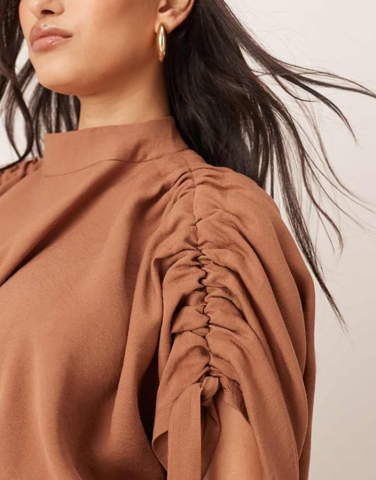 ARRANGE slouchy topp med dragsko i mocha - Image 2