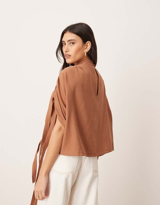 ARRANGE slouchy topp med dragsko i mocha - Image 4