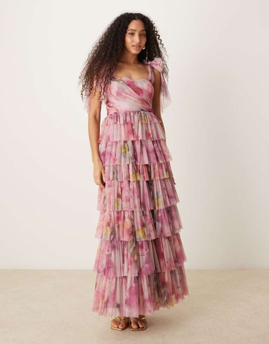 Lace & Beads skräddarsydd tulle maxiklänning med volanger och rosett i rosa blommönster - Image 1