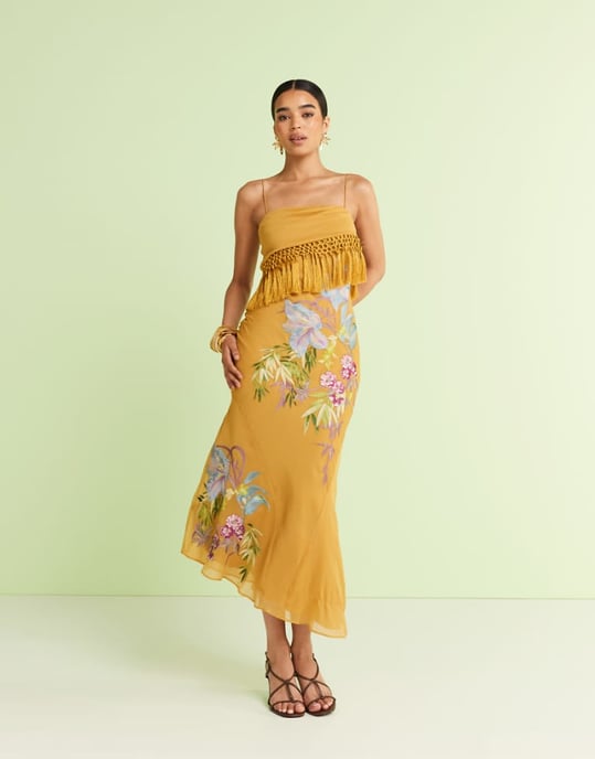 ASOS DESIGN maxi klänning med fransdetaljer och broderi i senapsgul - Image 1