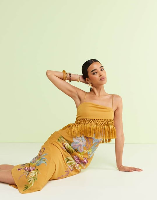 ASOS DESIGN maxi klänning med fransdetaljer och broderi i senapsgul - Image 2
