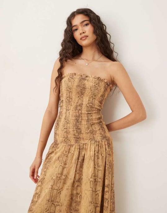 ASOS DESIGN shirred chiffong klänning med drop waist i ormskinnsmönster - Image 2